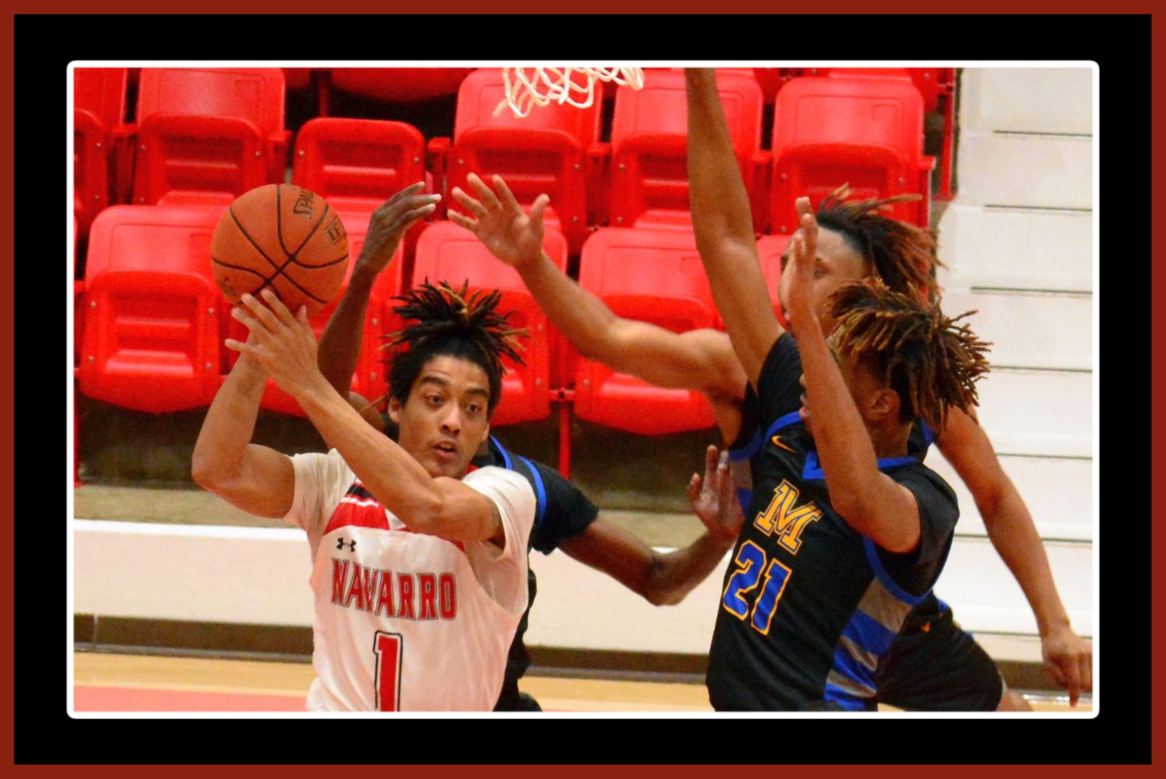 5 Hit Double Figures As 'Dawgs Trounce Mountain View
